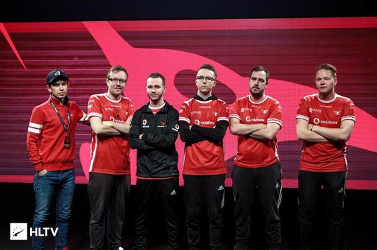 重阳节游园会精彩纷呈 200余位长者共享乐趣